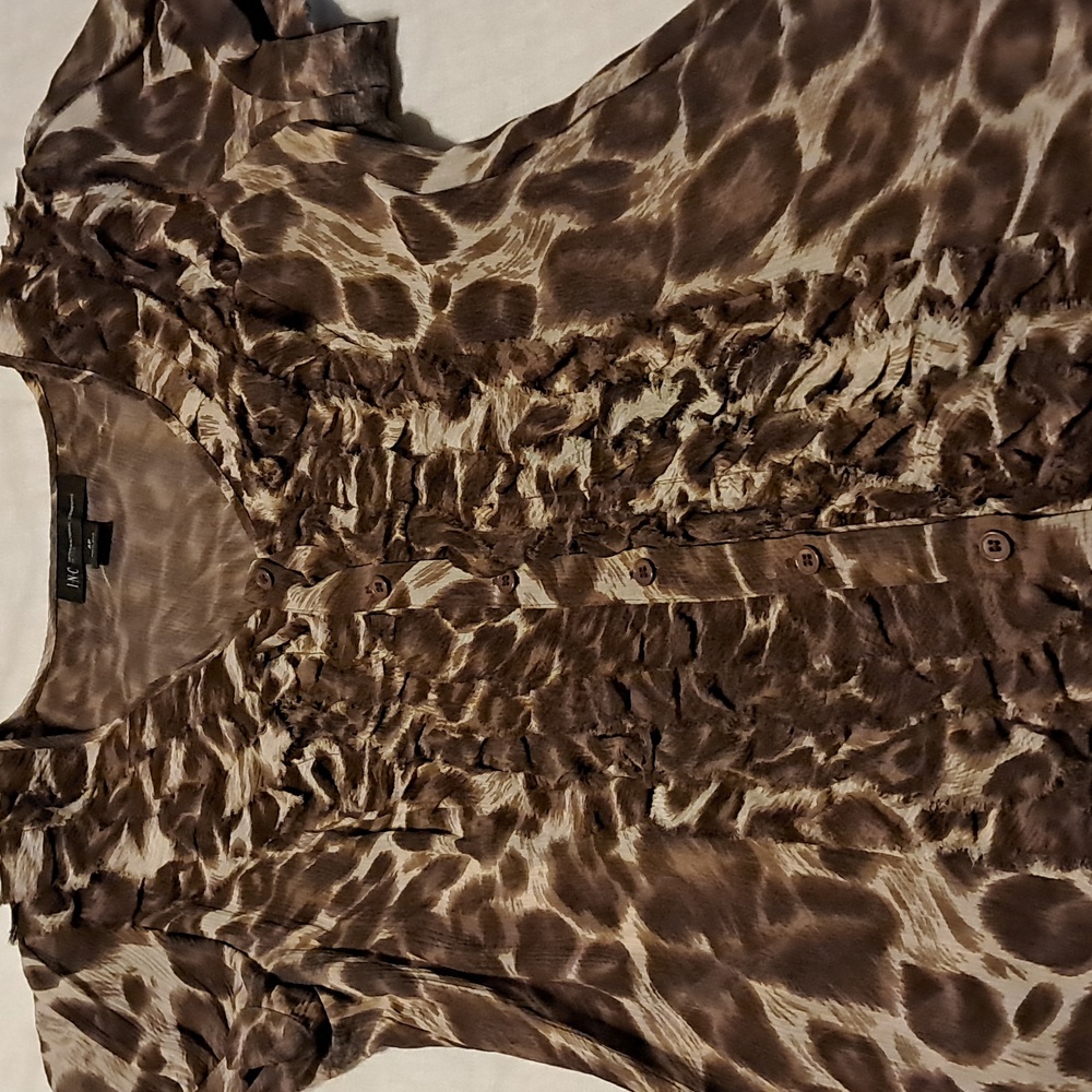 Like new leopard print share women's blouse with ruffled front